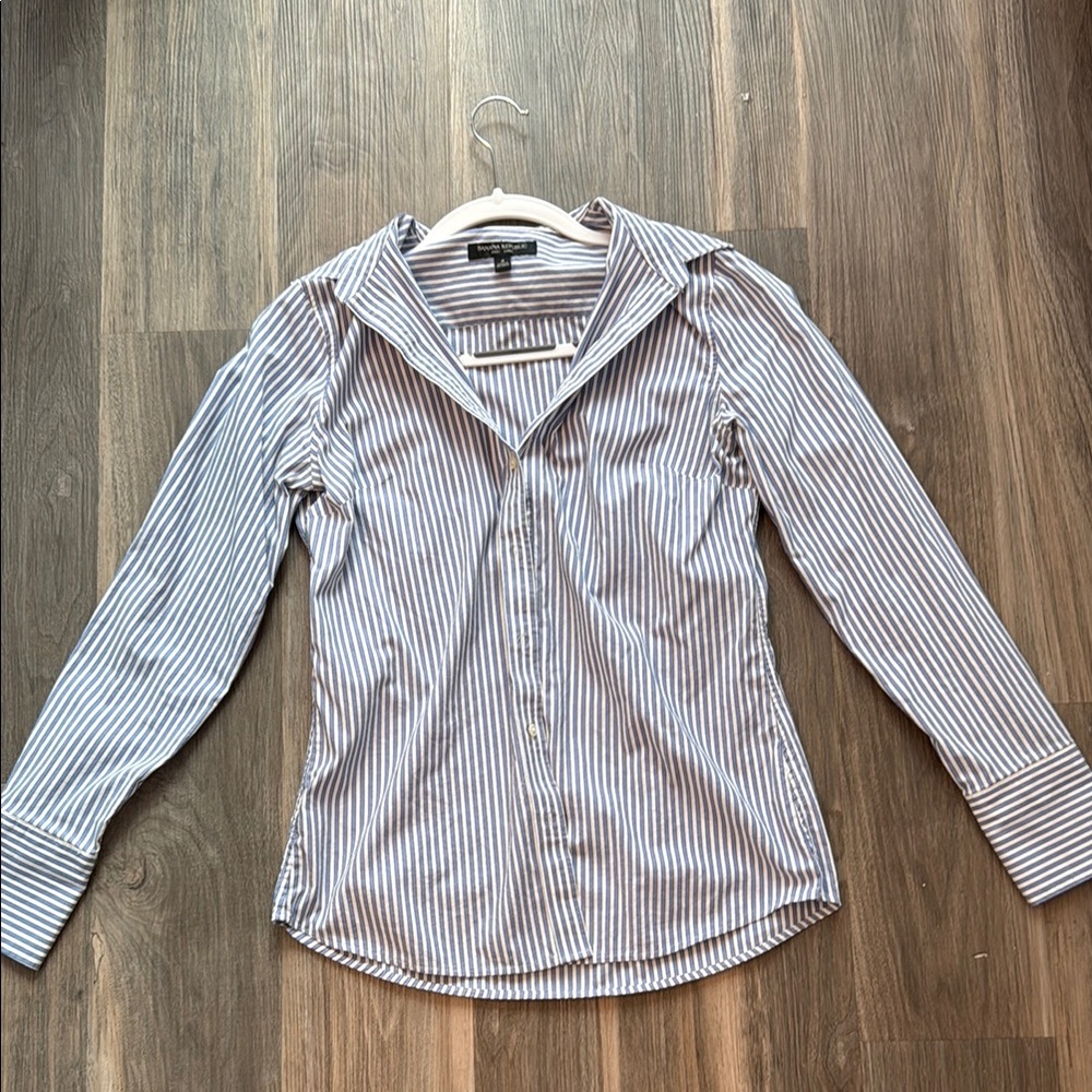 Banana Republic White and Gray Fitted Button Down Shirt